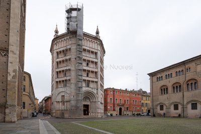 Parma. Il Battistero e piazza Duomo (foto S.Novellu)