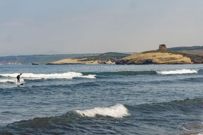 Un tratto della scogliera tra Torre del Pozzo, S'Archittu e Su Riu (foto S.Novellu)