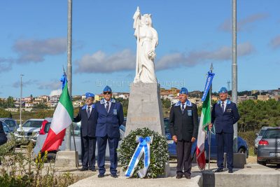 Badu'e Carros, corona d'alloro al monumento ai caduti (foto S. Novellu)