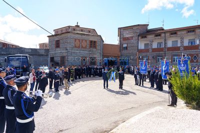 Badu'e Carros, corona d'alloro al monumento ai caduti (foto S. Novellu)