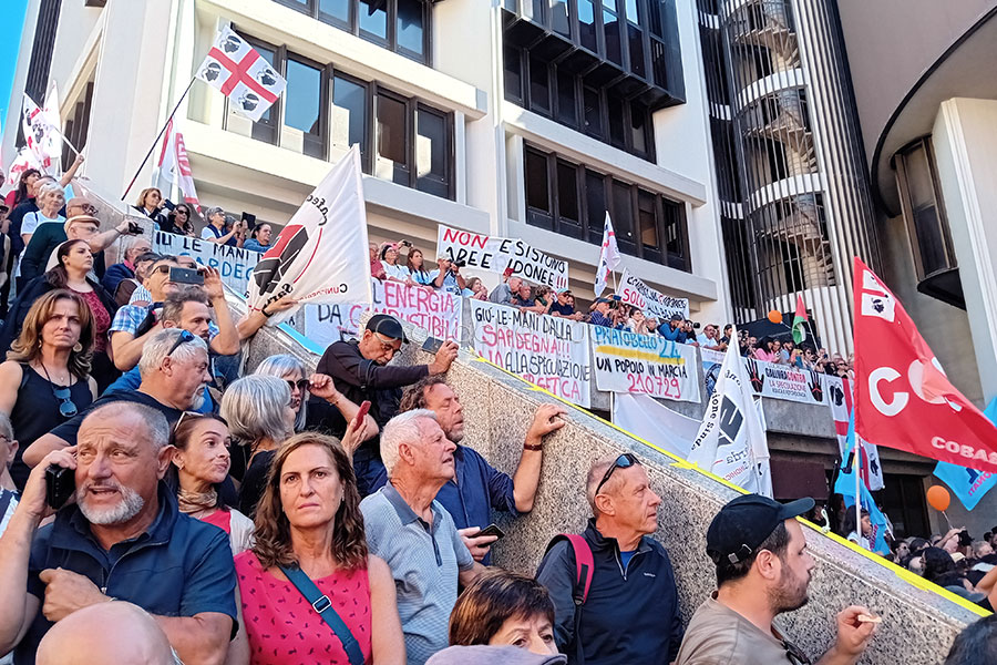 Speculazione energetica: consegnate in Consiglio 210 mila firme per legge Pratobello 24 – VIDEO