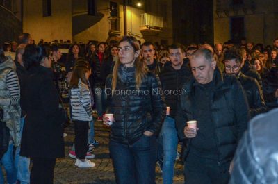 Fonni, fiaccolata per le quattro giovani vittime dell'incidente (foto Nieddu)