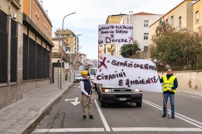 Nuoro. Edili in piazza (foto S.Novellu)