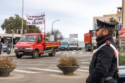 Nuoro. Edili in piazza (foto S.Novellu)