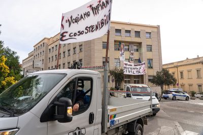 Nuoro. Edili in piazza (foto S.Novellu)