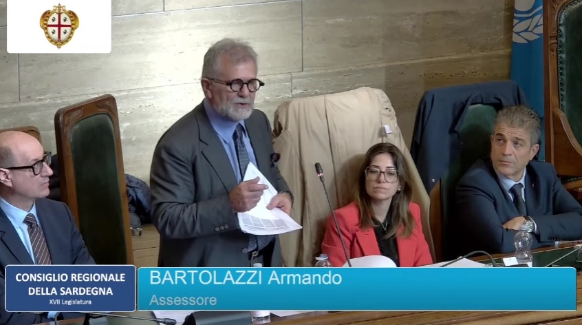 Non passa la mozione contro Bartolazzi: “Parlano i dati parlano, ora mi chiameranno l’Oracolo della Barbagia”