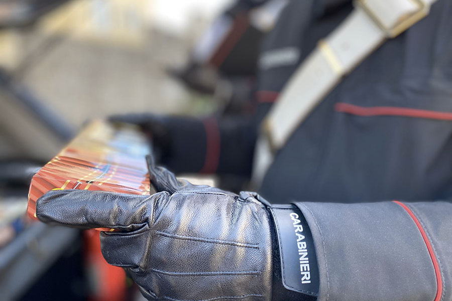 48enne in manette: inchiodato dal cane antidroga con eroina, cocaina e marijuana