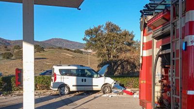 Il furgone dopo lo schianto