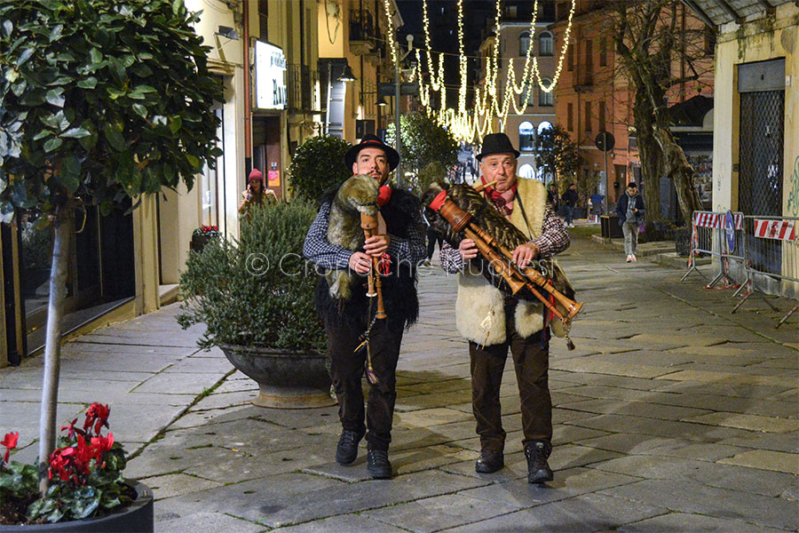 Nuoro. Alla Vigilia di Natale il suono degli zampognari e i concertini animano la città
