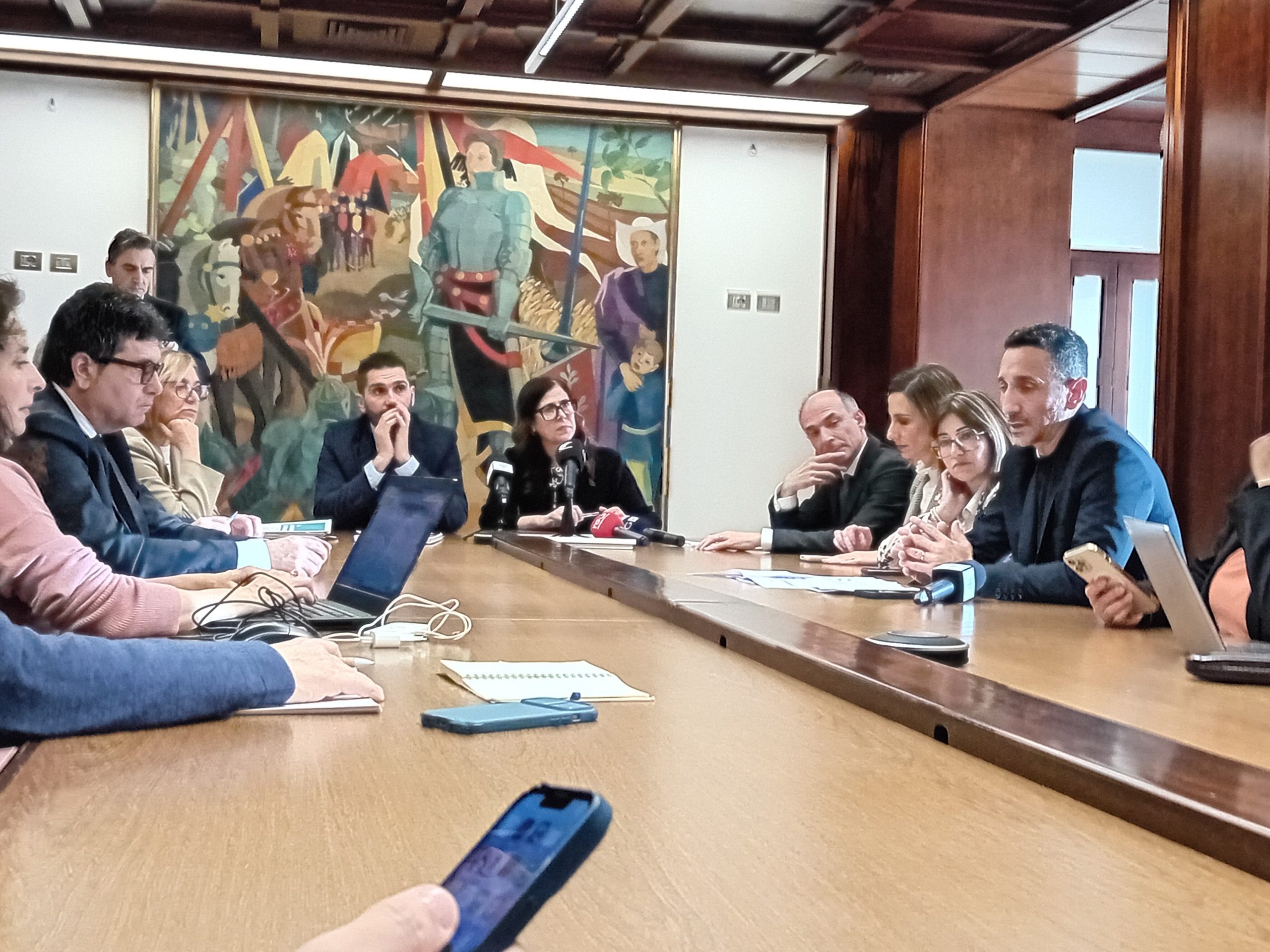 Alessandra Todde pronta a riferire in Consiglio sulla decadenza il 3 febbraio: “Io come Santanchè? Non sono accusata di truffa”