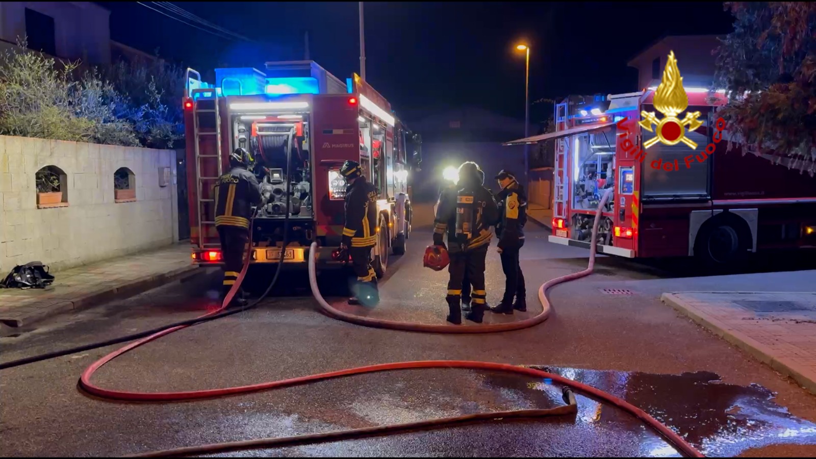 Abitazione a fuoco nella notte a Cabras: paura per alcune bombole gpl