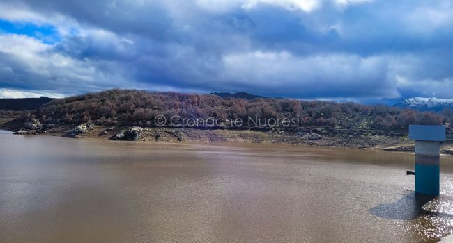 La diga di Olai al limite della sua capienza