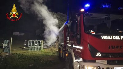 L'auto data alle fiamme a Sarule