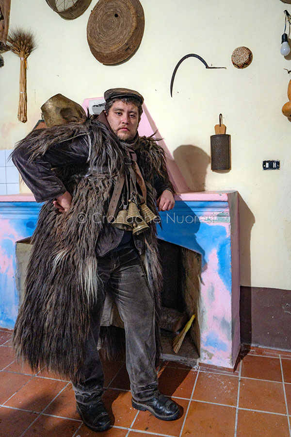 Mamoiada, Alessio Siotto, Mamuthone (foto S.Novellu)