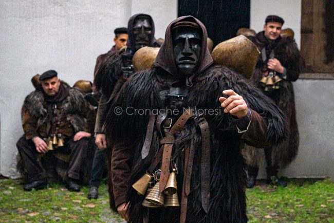 Mamoiada, Mamuthones (foto S.Novellu)