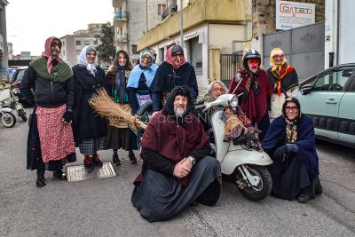 Nuoro, Befana in Lambretta (foto Nieddu)
