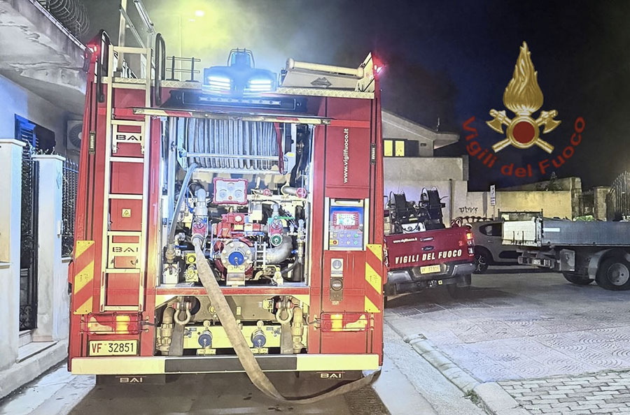 Capodanno in Sardegna. 32enne rischia di perdere un occhio per un petardo e lanterna cinese causa un incendio