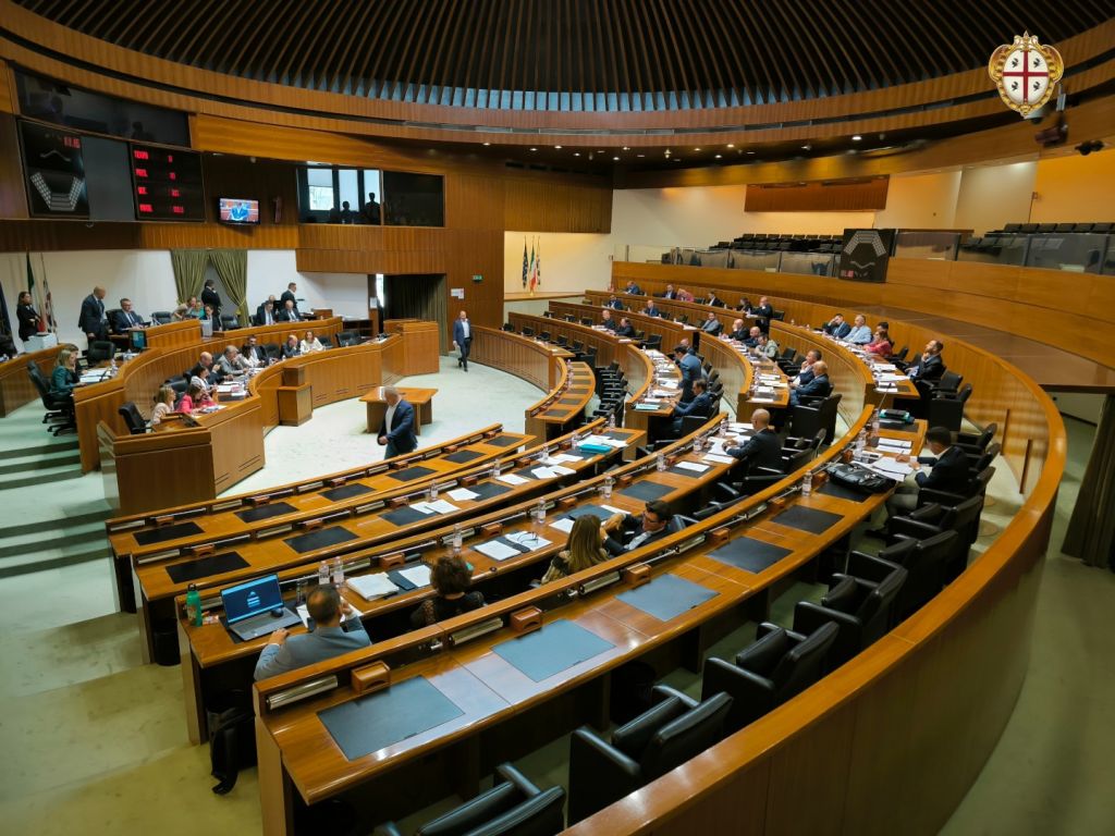 In Consiglio passa mozione su caso decadenza, Centrodestra “Salva Todde”