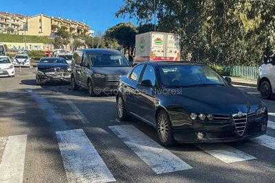 Alcuni dei mezzi coinvolti nel tamponamento