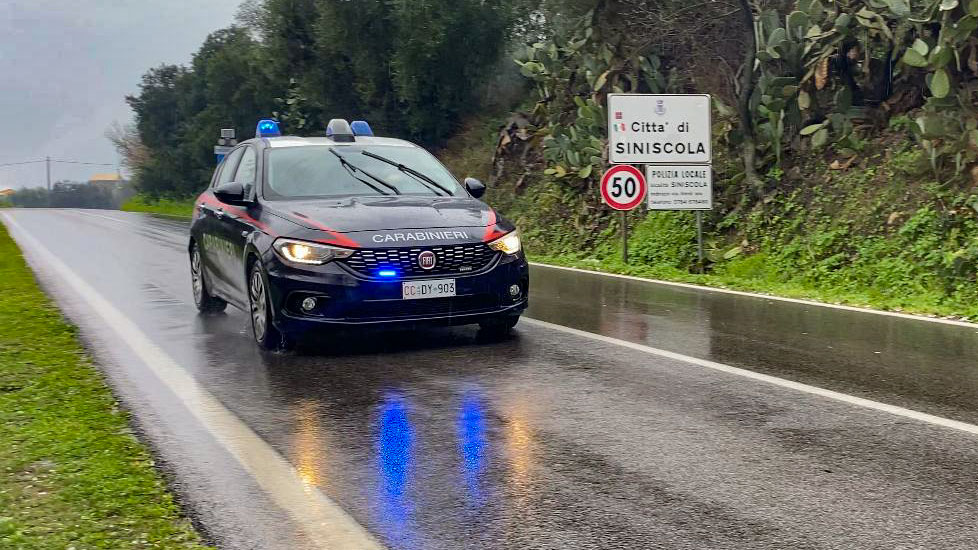 Rapinò un supermercato a Siniscola: l’autore del colpo già in manette per gli attentati incendiari