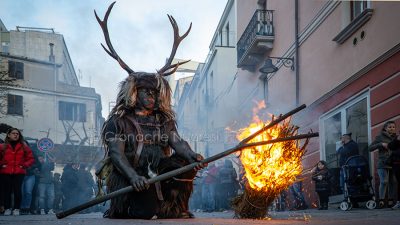 Esibizione maschere tradizionali a Nuoro (foto S.Novellu)