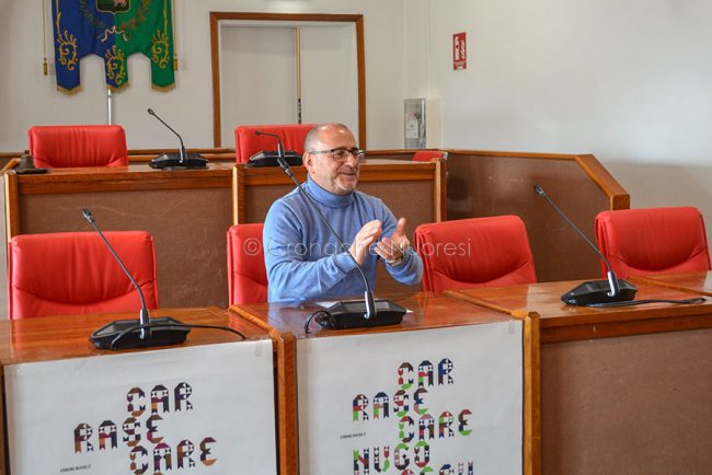 Giovanni Pirisi presenta Su Carrasecare Nugoresu 2025 (foto F.Nieddu)