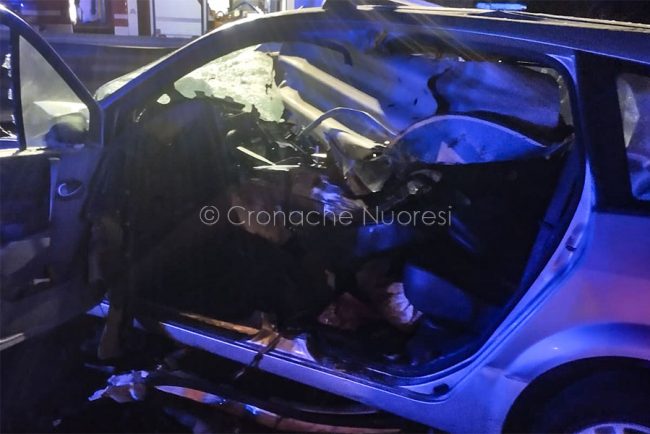 Il guard rail penetrato nell'abitacolo