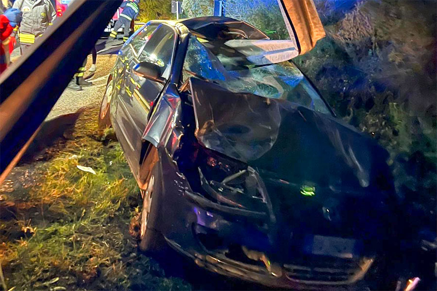Tragedia sfiorata a Olzai. Si schianta contro il guard-rail che trapassa l’abitacolo: illeso