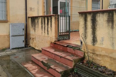 L'ingresso alla scuola civica di musica a Oliena