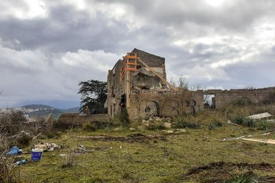 Messa in sicurezza dello stabile della tragedia (foto Nieddu)
