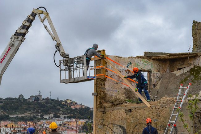 Messa in sicurezza dello stabile della tragedia (foto Nieddu)