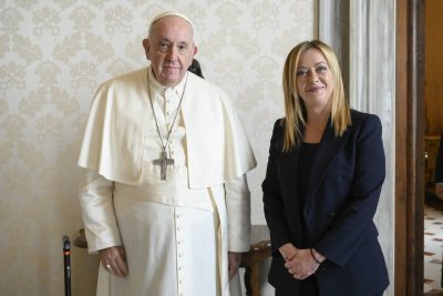Giorgia Meloni con Papa Francesco (foto IPA Agency)