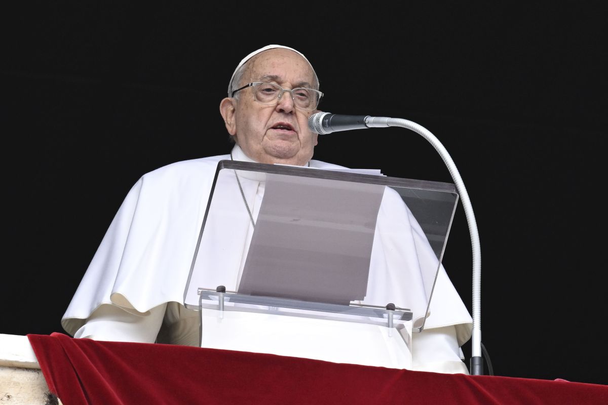 Condizioni cliniche stabili per Papa Francesco: la prognosi rimane riservata