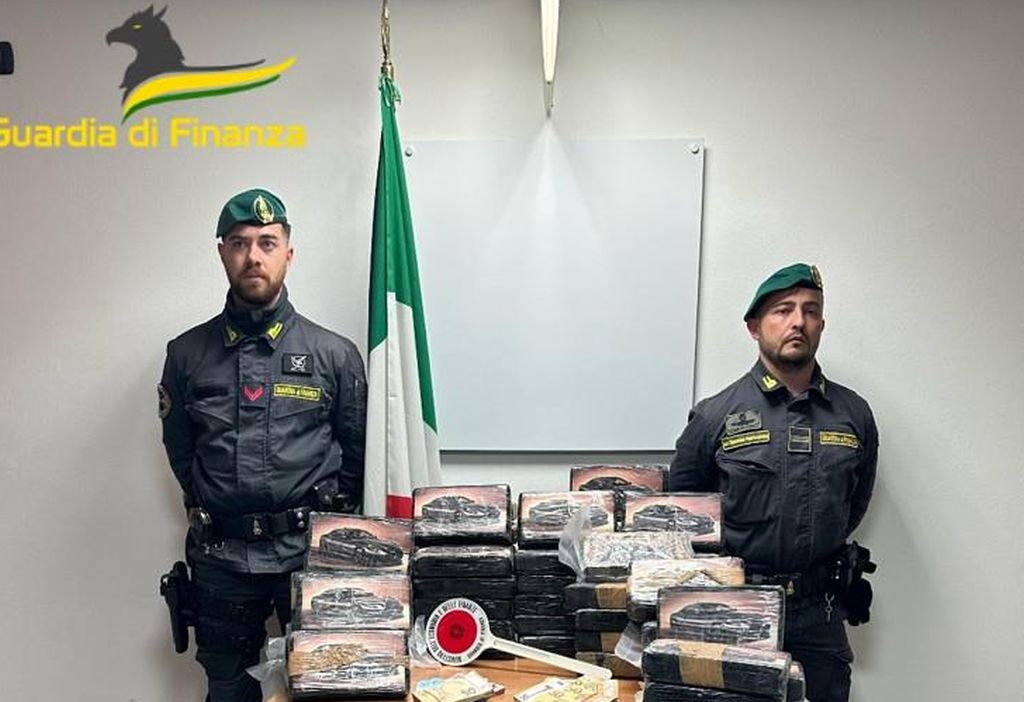 Cagliari sequestrati 110kg di cocaina e 29.500 euro: scattano due arresti