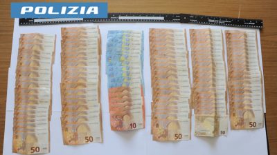 I contanti sequestrati a casa della donna