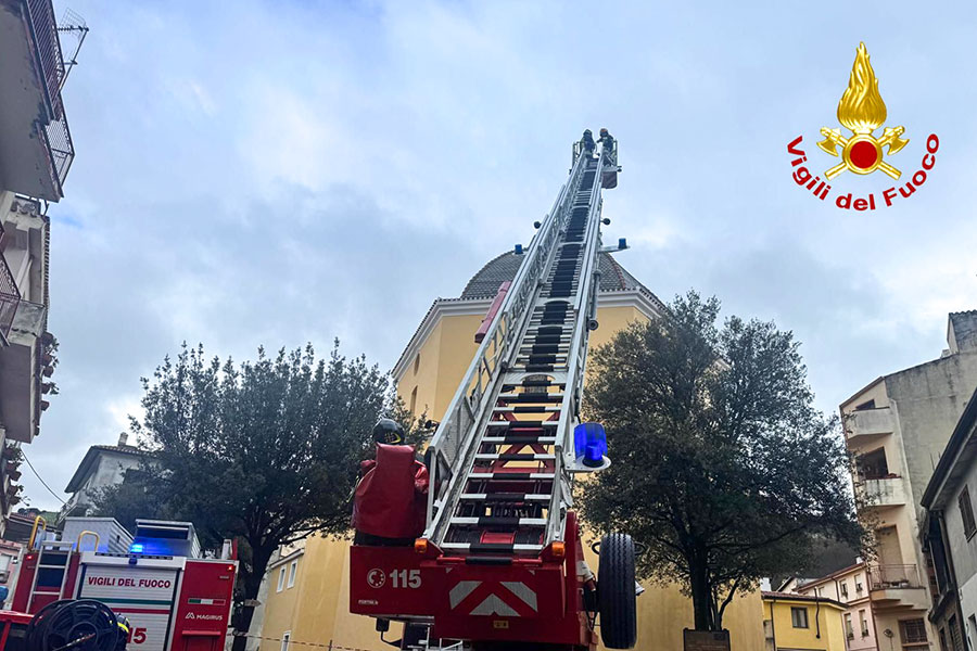 Paura a Mamoiada: la cupola della chiesa seriamente danneggiata da un fulmine