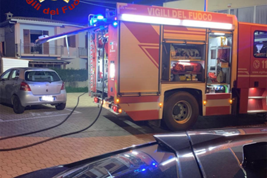 Paura a Posada: prende fuoco la canna fumaria in un appartamento