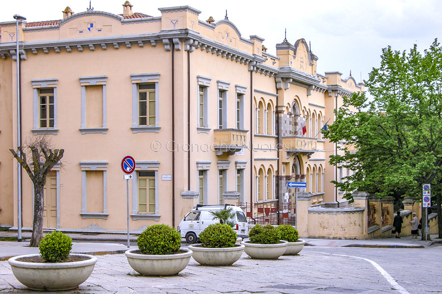 Nuoro.  Lavori in corso al Liceo “Asproni”: stop a sosta e pedoni in aree centrali da novembre a gennaio