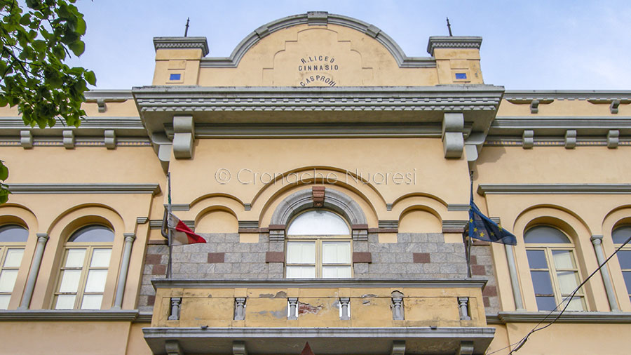 Il Liceo Asproni tra promesse e disagi, l’attacco di Corda: «La Provincia garantisca rispetto e risposte agli studenti»