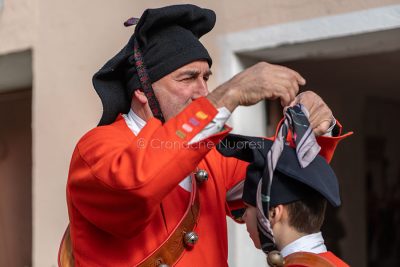 Mamoiada, vestizione degli Issohadores (foto S.Novellu)