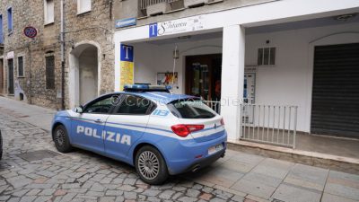 Orgosolo. Polizia sul luogo dell'assalto (foto S. Novellu)