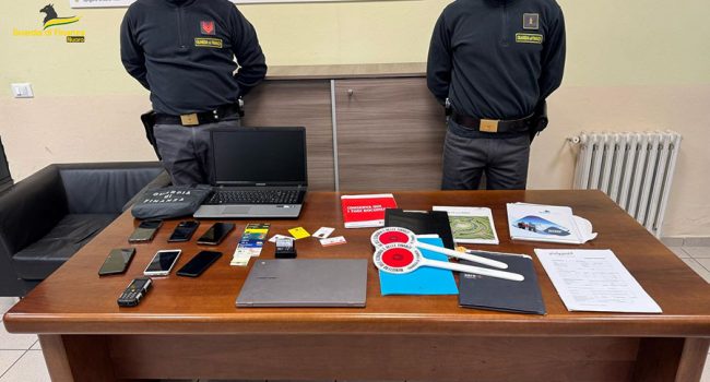 Parte del materiale sequestrato a Nuoro