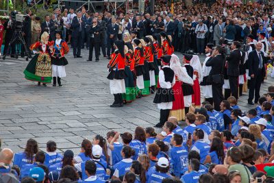 Cagliari, esibizione per il Papa del gruppo folk e tenores di Orgosolo nel 2013 (foto S.Novellu)
