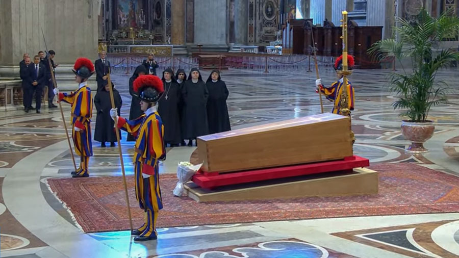 Ultimo Omaggio a Bergoglio: funerali solenni con 200mila fedeli e capi di Stato