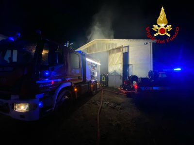 Il fienile a fuoco a Sarule