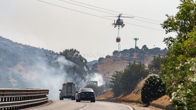 Incendio nelle campagne di Nuoro (foto S.Novellu)