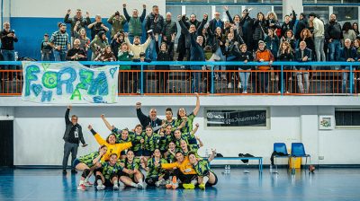 L’HAC festeggia la vittoria coi tifosi (foto di J.Masala)