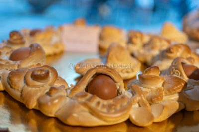 Coccone chin s'obu, pane pasquale (foto S.Novellu)