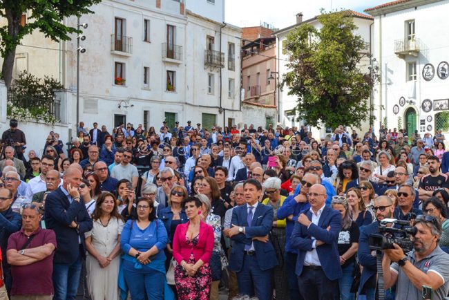 Conte e Fenu in piazza Satta (foto Nieddu)
