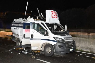 Il portavalori distrutto nella rapina